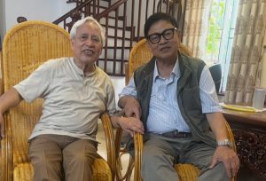 GS. Dương Trọng Hiếu và tác giả.