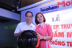 GS. Nguyễn Bá Đức với tác giả bài viết