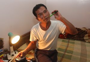 Người gãi lưng cho ...mình!