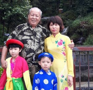 Sức trẻ tuổi ...90 (chuyện về cụ ông lấy vợ kém 53 tuổi)