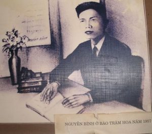 Nhà thơ Nguyễn Bính khi làm ở Báo Trăm Hoa, 1957