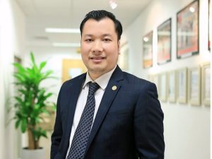 Tiến sỹ Triệu Văn Dương - Chủ tịch Tổ chức Giáo dục và Đào tạo PTI nhận giải Top 100 Doanh nhân Tiêu biểu ASIA 2019