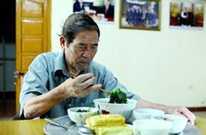 Nhà văn Lê Lựu khi đang khỏe mạnh.