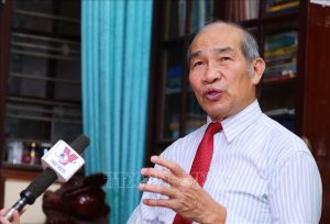 Đại tá - GSTS. Vương Khả Cúc.